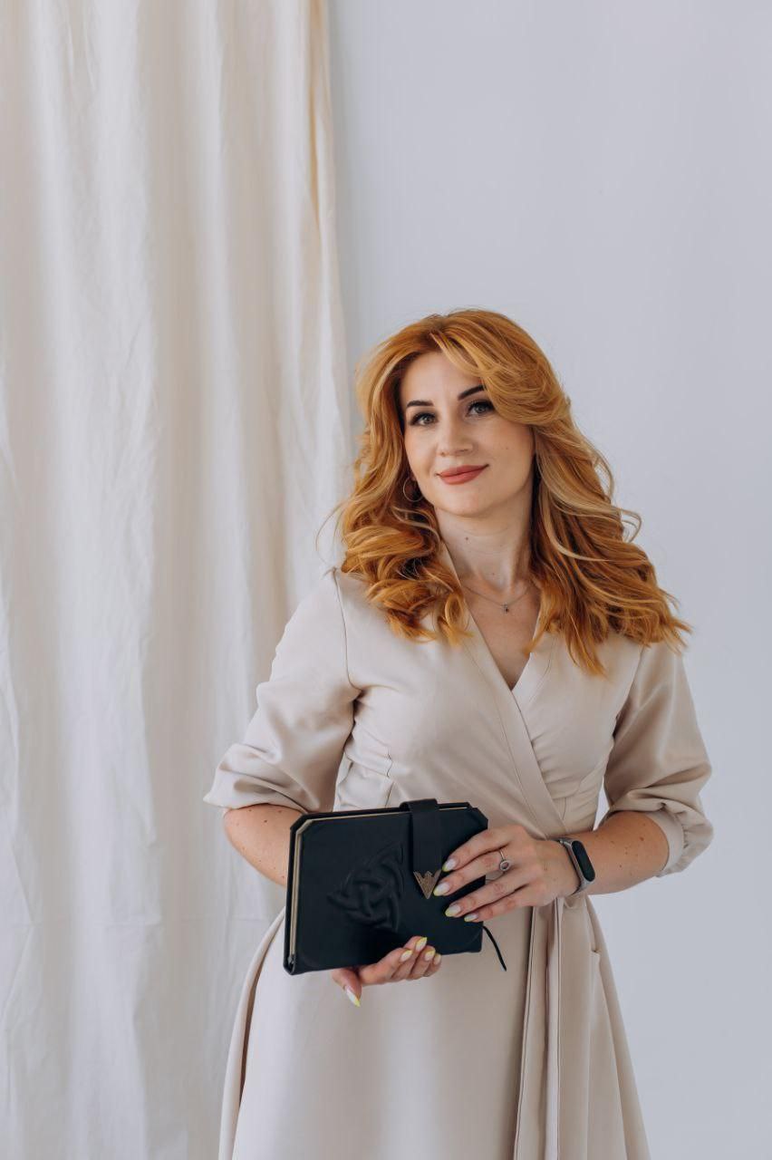 Анастасія за роботою